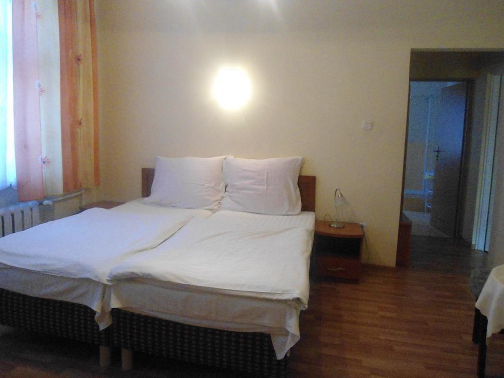 Hotel Pod Platanami Тшебница Стая снимка