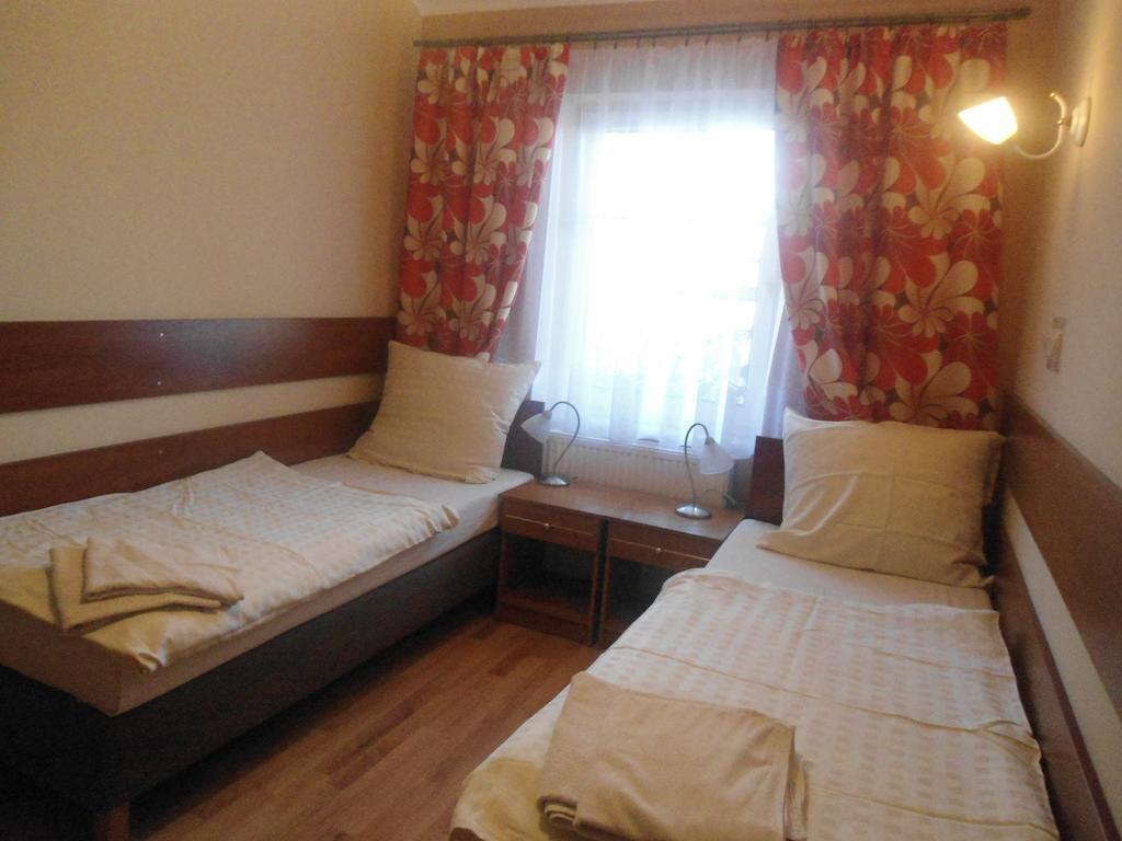 Hotel Pod Platanami Тшебница Екстериор снимка