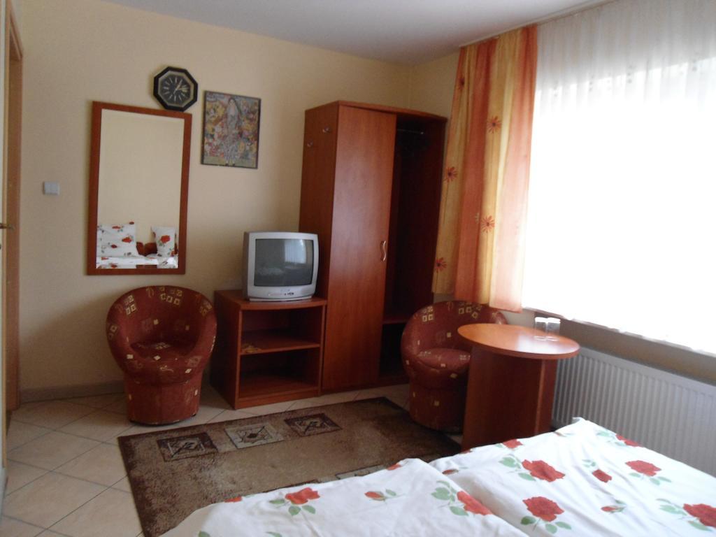 Hotel Pod Platanami Тшебница Екстериор снимка