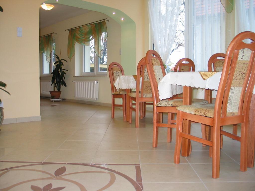 Hotel Pod Platanami Тшебница Екстериор снимка