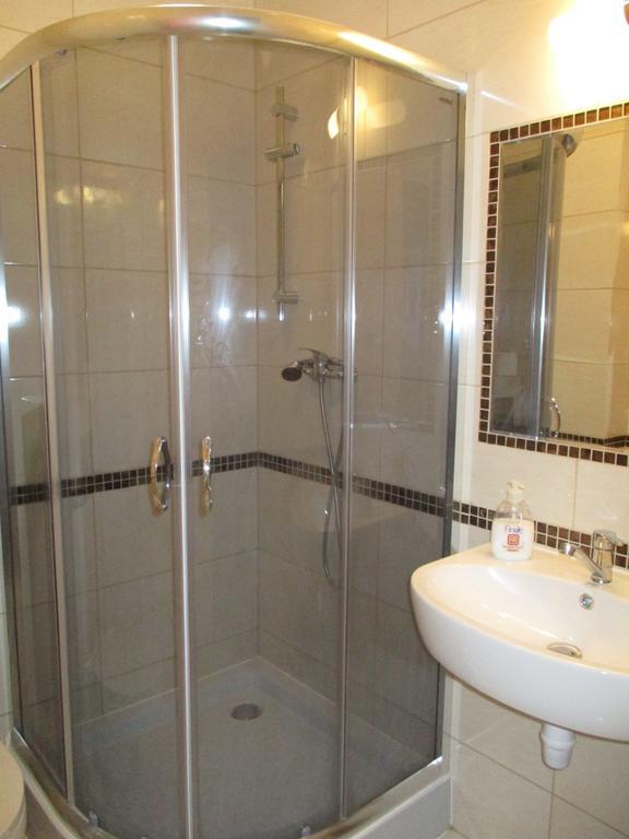 Hotel Pod Platanami Тшебница Екстериор снимка