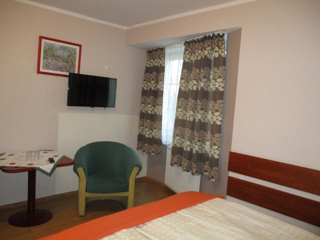 Hotel Pod Platanami Тшебница Екстериор снимка
