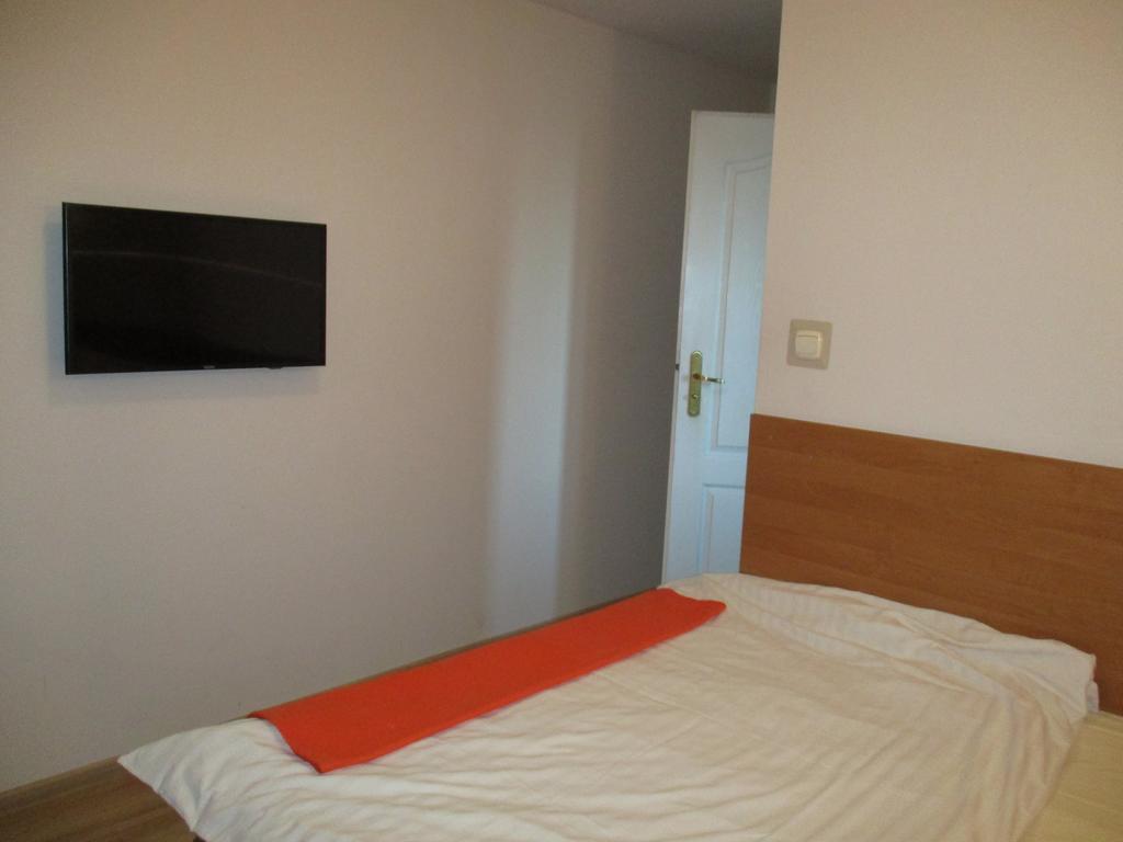 Hotel Pod Platanami Тшебница Екстериор снимка
