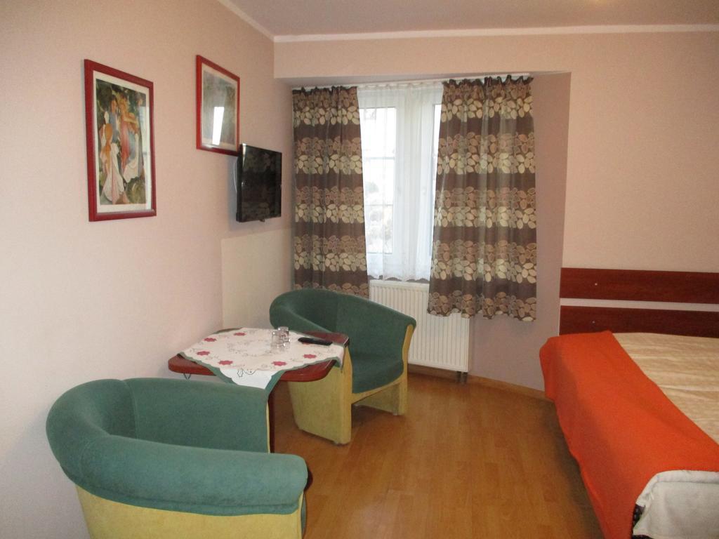 Hotel Pod Platanami Тшебница Екстериор снимка