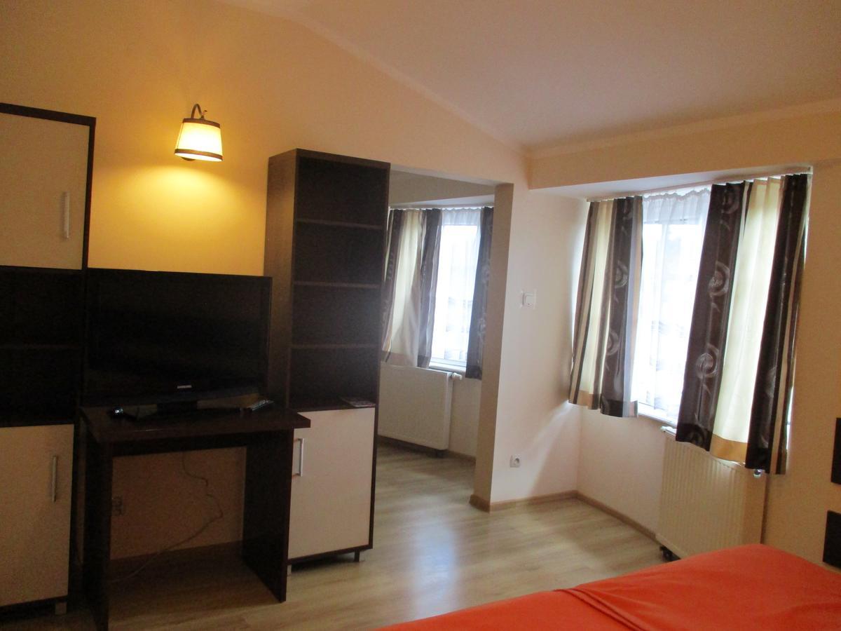 Hotel Pod Platanami Тшебница Екстериор снимка
