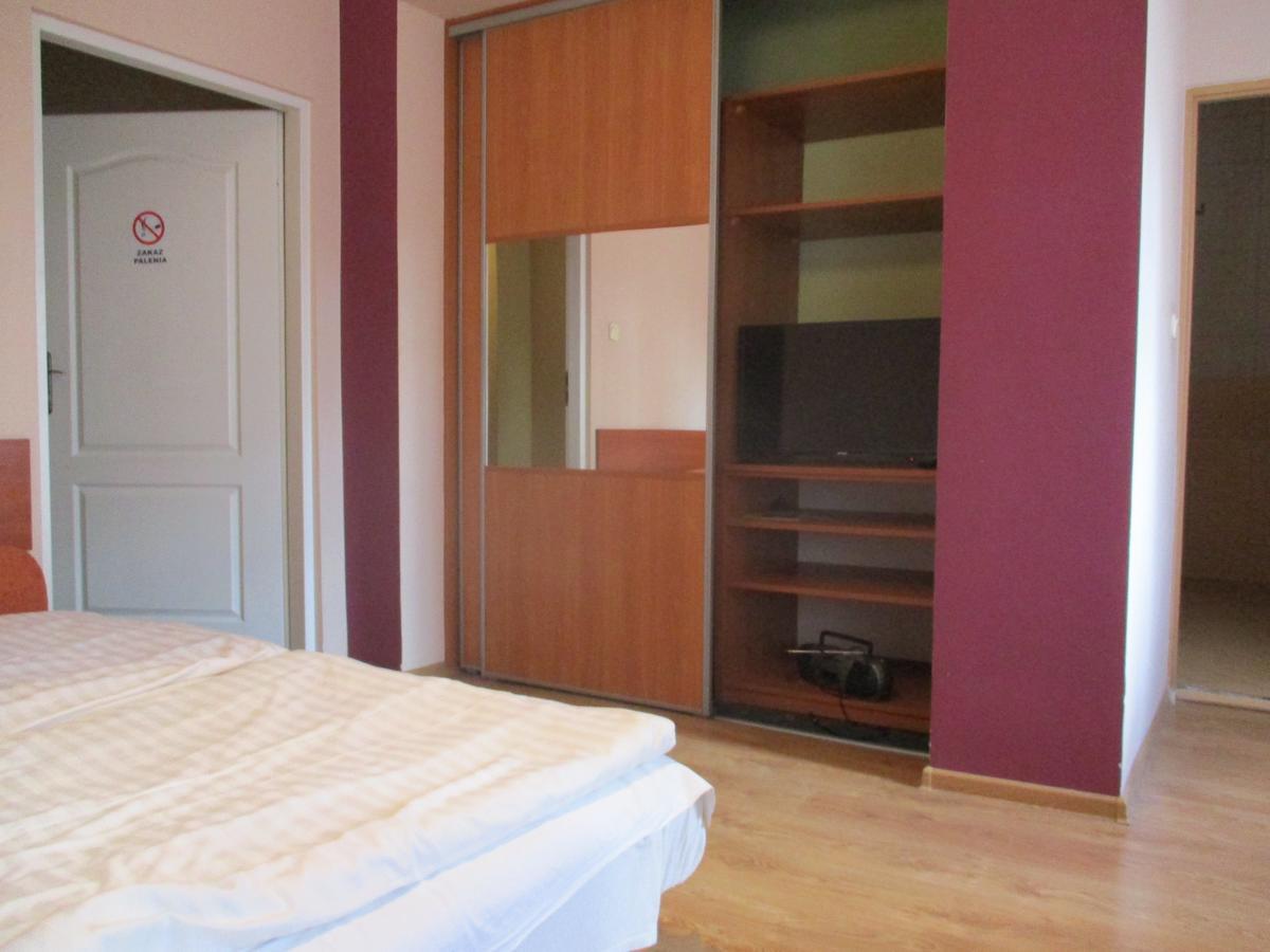 Hotel Pod Platanami Тшебница Екстериор снимка
