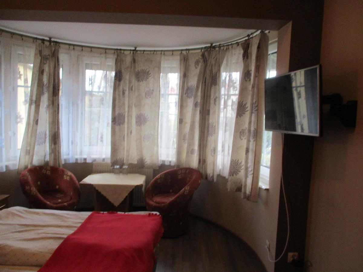 Hotel Pod Platanami Тшебница Екстериор снимка